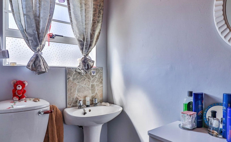 4 Bedroom Property for Sale in De Kelders Western Cape